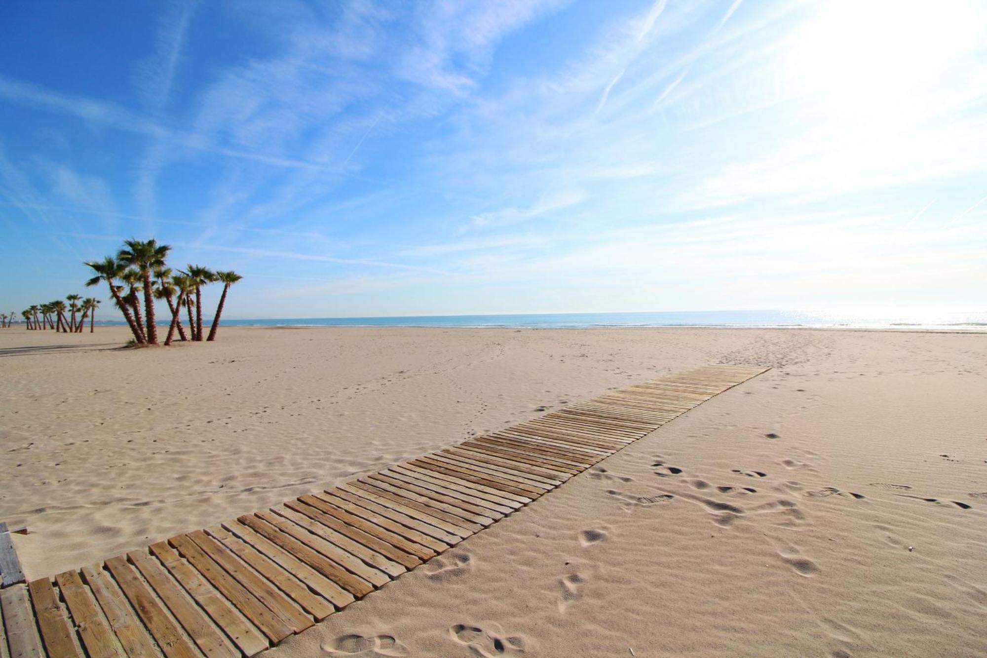Global Properties, Apartamento Con Terraza Y Vistas Al Mar Y A La Montana 카넷드버렝구어 외부 사진