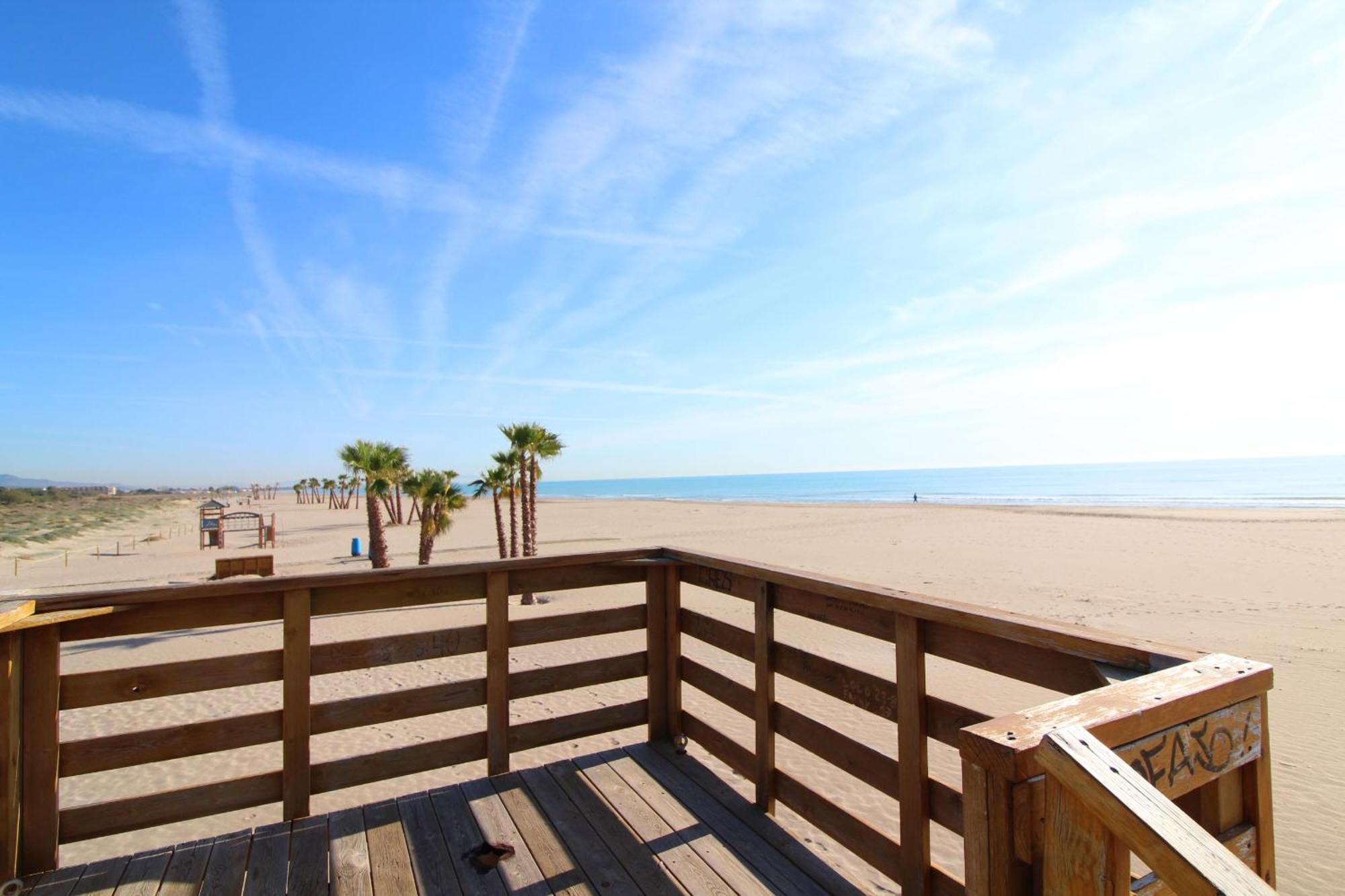 Global Properties, Apartamento Con Terraza Y Vistas Al Mar Y A La Montana 카넷드버렝구어 외부 사진