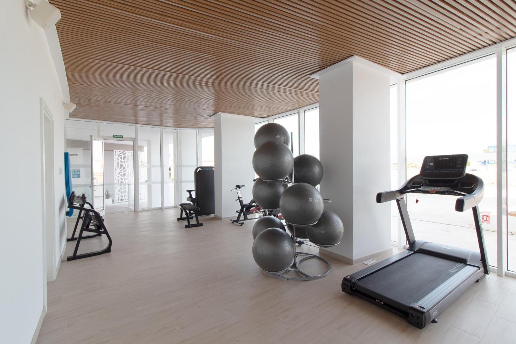 Global Properties, Apartamento Con Terraza Y Vistas Al Mar Y A La Montana 카넷드버렝구어 외부 사진