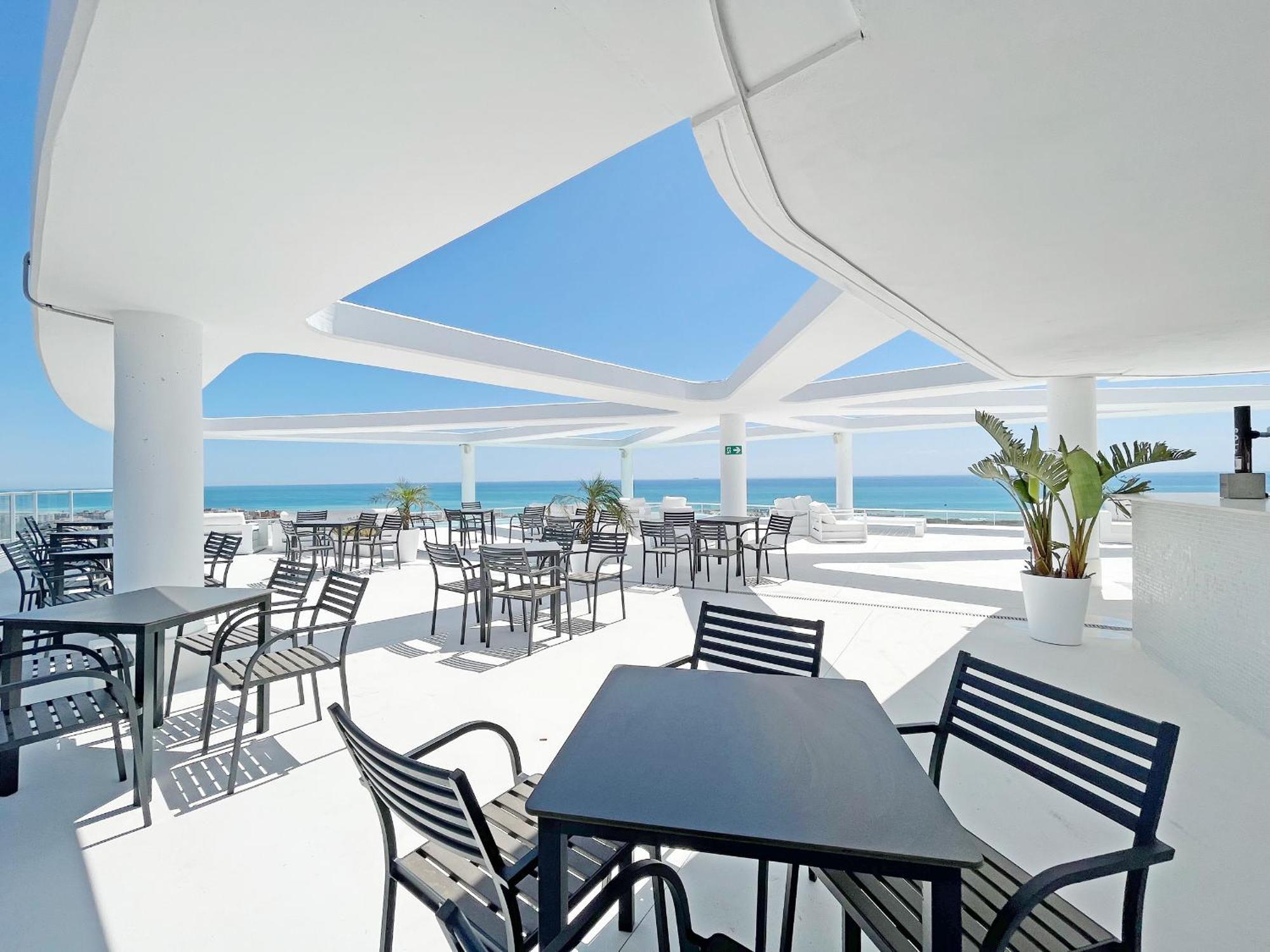 Global Properties, Apartamento Con Terraza Y Vistas Al Mar Y A La Montana 카넷드버렝구어 외부 사진