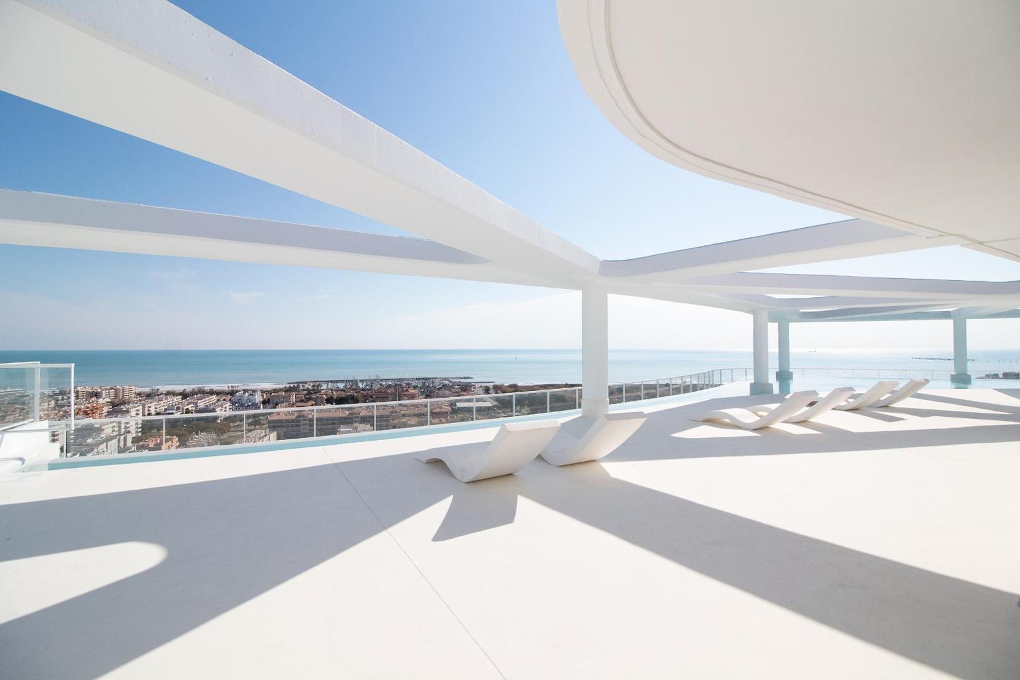 Global Properties, Apartamento Con Terraza Y Vistas Al Mar Y A La Montana 카넷드버렝구어 외부 사진