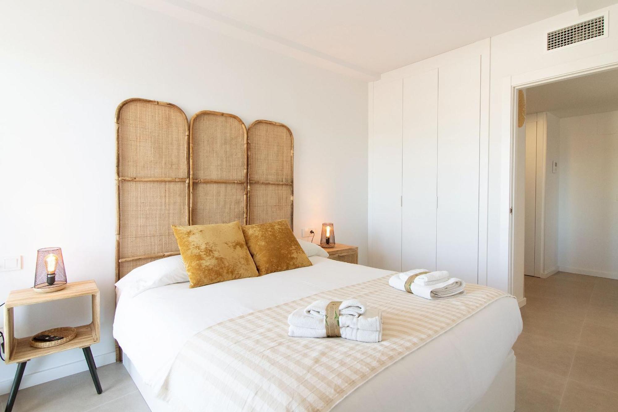 Global Properties, Apartamento Con Terraza Y Vistas Al Mar Y A La Montana 카넷드버렝구어 외부 사진